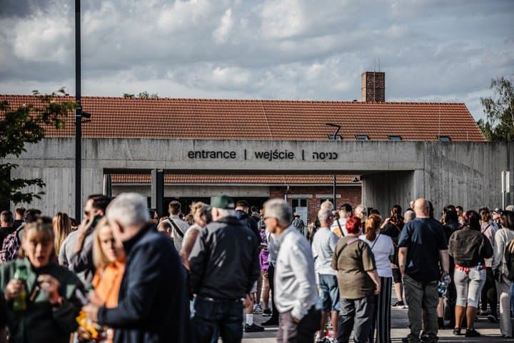 Auschwitz Birkenau Guided Tour with Private Transfer and Tickets