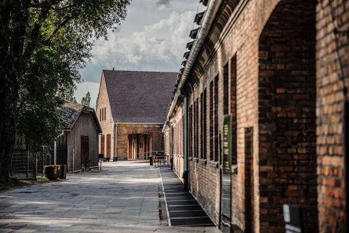 Auschwitz Birkenau Guided Tour with Private Transfer and Tickets