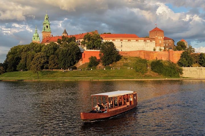 Krakow Vistula River Cruise with Wawel Views and Audio Guide