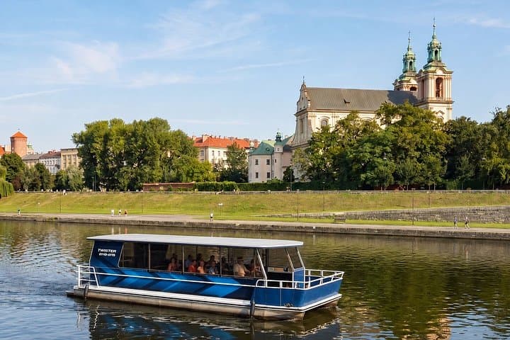Krakow Vistula River Cruise with Wawel Views and Audio Guide