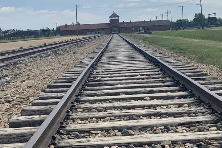 Krakow to Auschwitz Birkenau Guided Tour with Transfer and Ticket