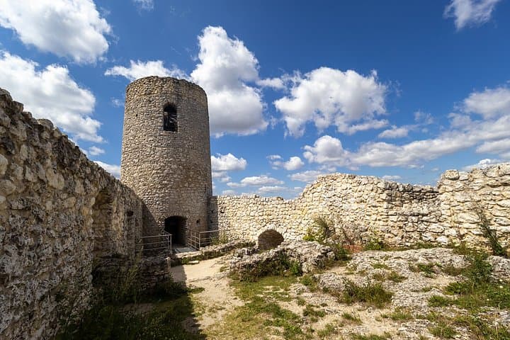 Eagle's Nests & Polish Sahara: Private SUV Day Trip from Krakow