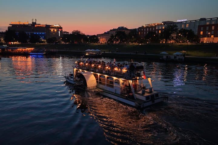 Krakow Panorama Evening Cruise with Wawel Views and Audio Guide