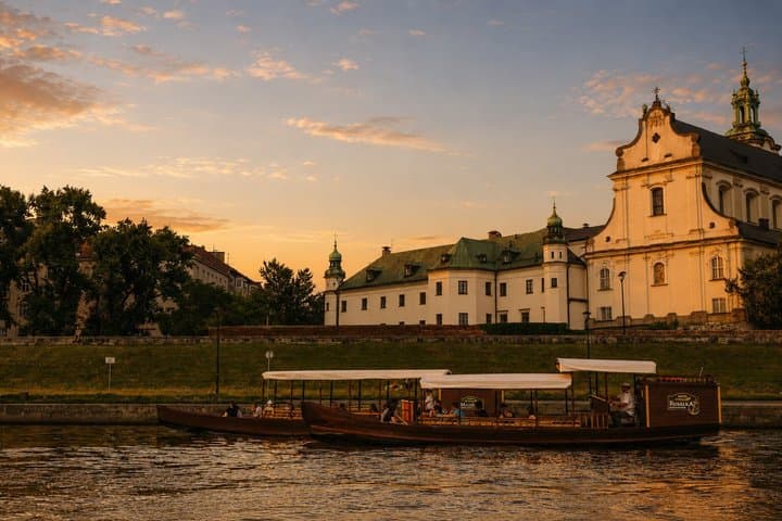 Krakow 1 Hour Traditional Gondola River Night Cruise