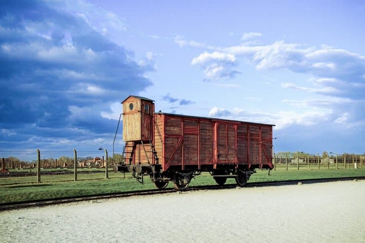Krakow to Auschwitz Birkenau Guided Tour with Ghetto Visit