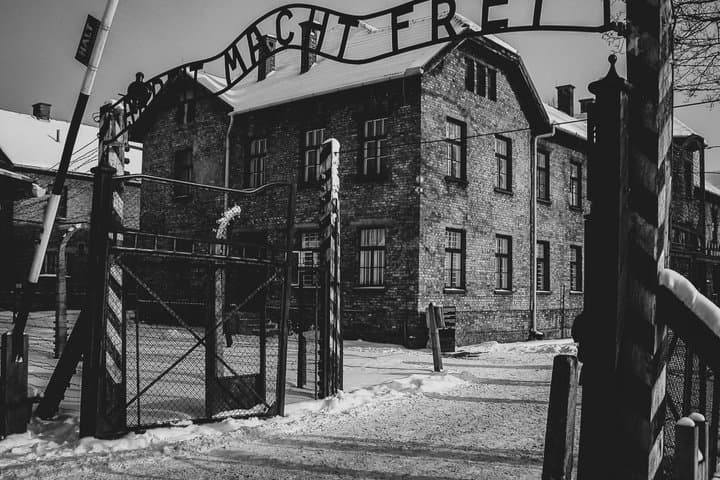 Auschwitz-Birkenau Guided Tour from Krakow with Hotel Pickup