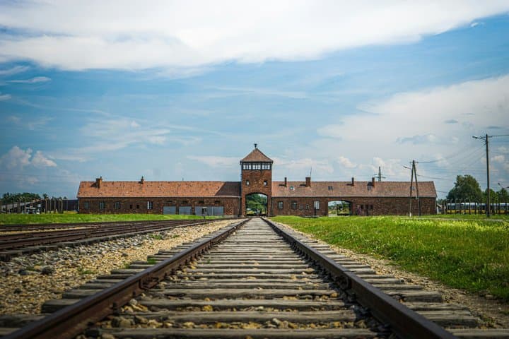 Auschwitz-Birkenau Guided Tour from Krakow with Hotel Pickup