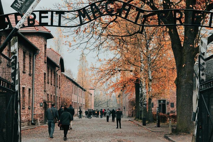 Auschwitz-Birkenau Guided Tour from Krakow with Hotel Pickup