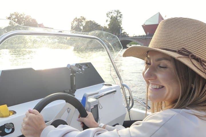 Sunset Cruise with Wine Prosecco in Gdańsk Motława