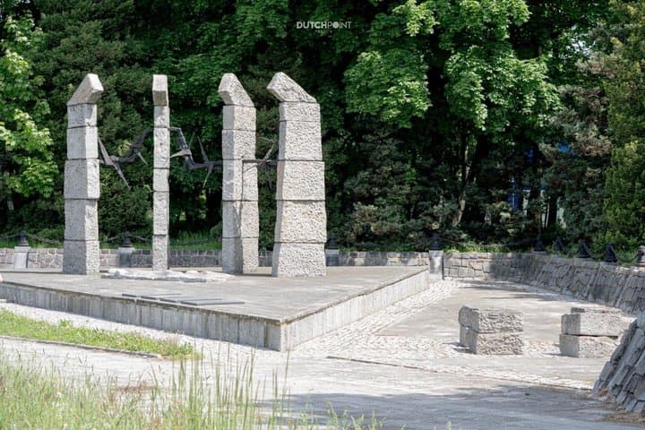 from Kraków: Auschwitz excursion with guaranteed Dutch guide