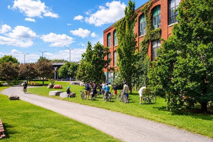 Warsaw Highlights: Old Town and City Centre Guided E-Bike Tour