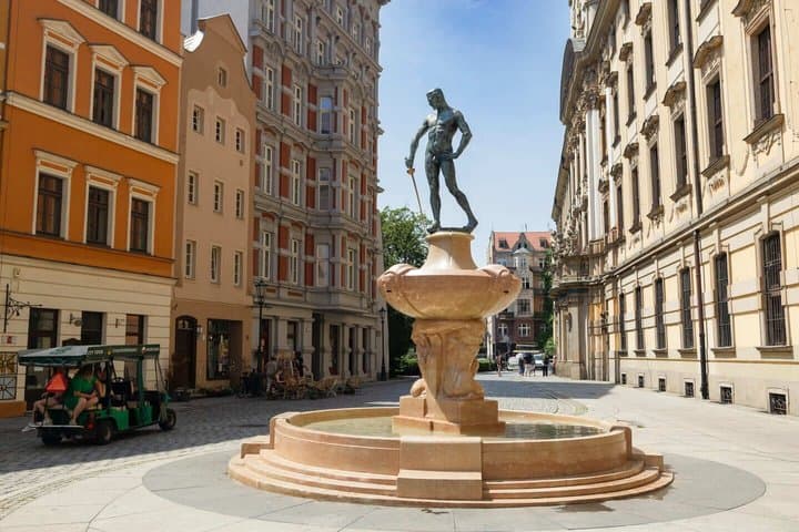Hello Wroclaw: Private 2-Hour Intro City Walk with Local Guide