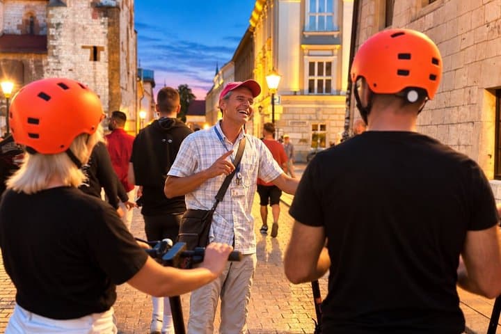 Warsaw Highlights: Old Town Guided E-scooter Tour (1.5h or 3.5h)