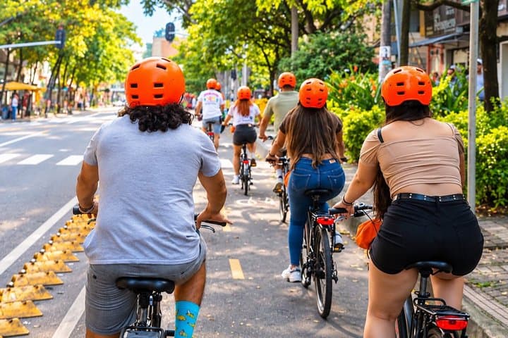 Warsaw Bike Tour: Old Town & City Centre Guided (1.5h or 3.5h)