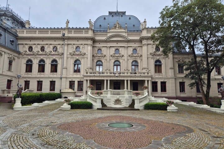 Łódź Walking Tour: Cotton Barons' Boomtown with Audio & Quiz