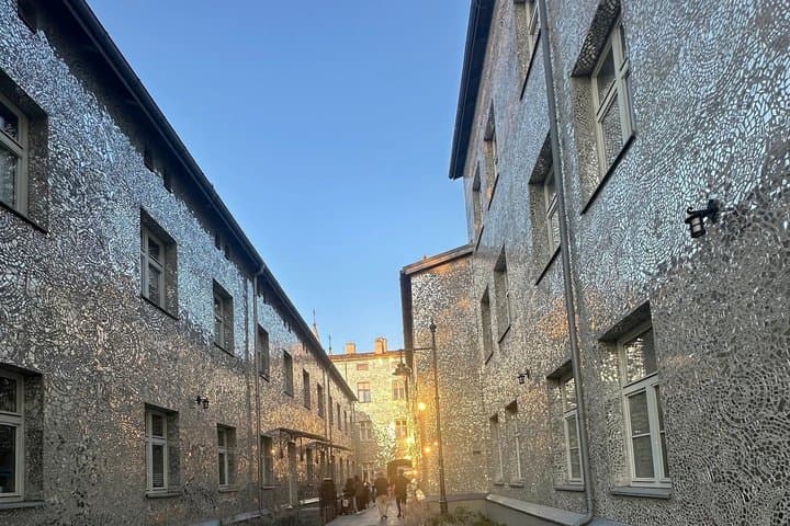 Łódź Walking Tour: Cotton Barons' Boomtown with Audio & Quiz