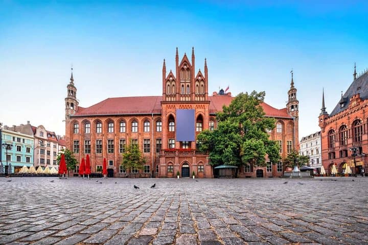 Hello Toruń: Private 2-Hour Intro City Walk with Local Guide
