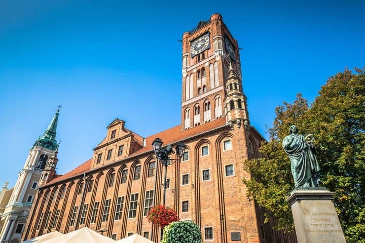 Hello Toruń: Private 2-Hour Intro City Walk with Local Guide
