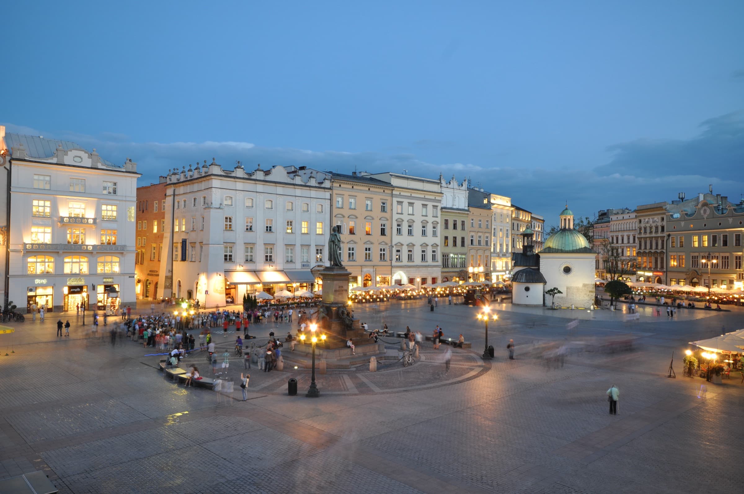 Kraków’s Main Market Square (Rynek Główny) at dusk