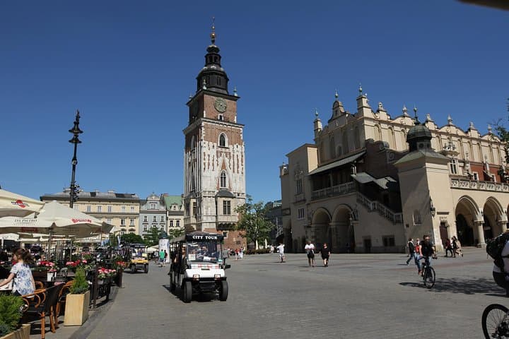 Krakow: Private Guided City Tour by Electric Car