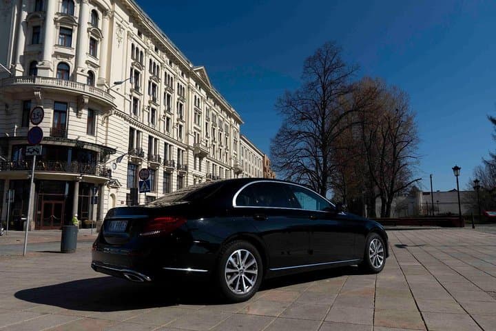 Luxury transport from Warsaw to Cracow by private car