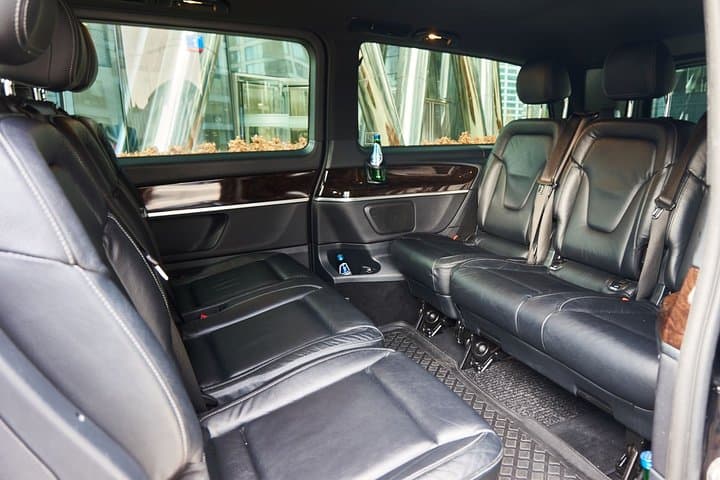 Luxury transport from/to Warsaw - Prague / Václav Havel Airport by private van