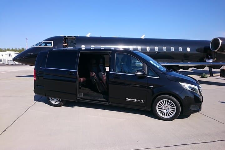 Airport to Cracow transfer by Minivan