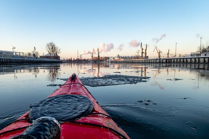 Guided Winter Kayak Tour in Gdańsk & Hot Chocolate Treat