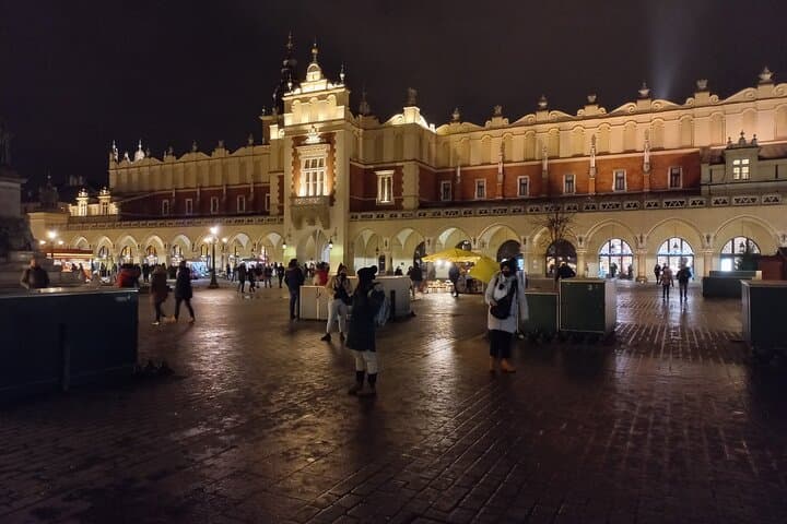 Full-Day Tour From Warsaw to Auschwitz (guided) and Krakow by car