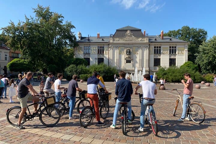 Krakow: 2 Hours Old Town Guided Bike Tour