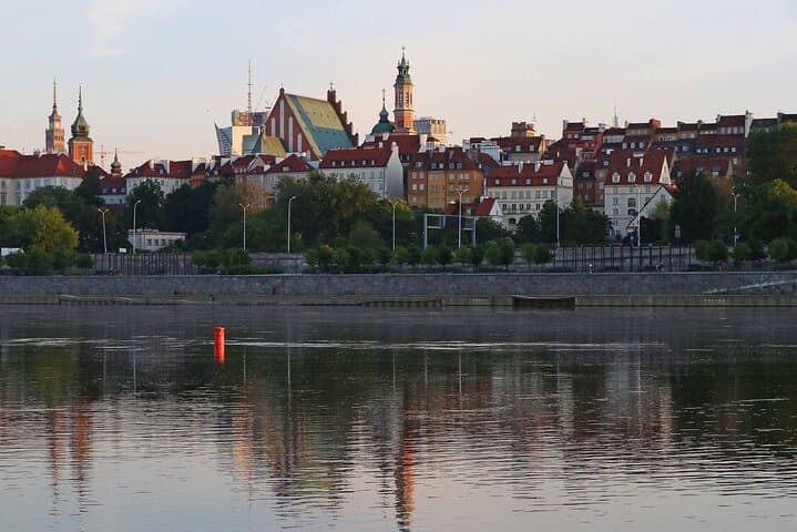 2h Private Cruise for 4 on Vistula in Warsaw with our Helmsman