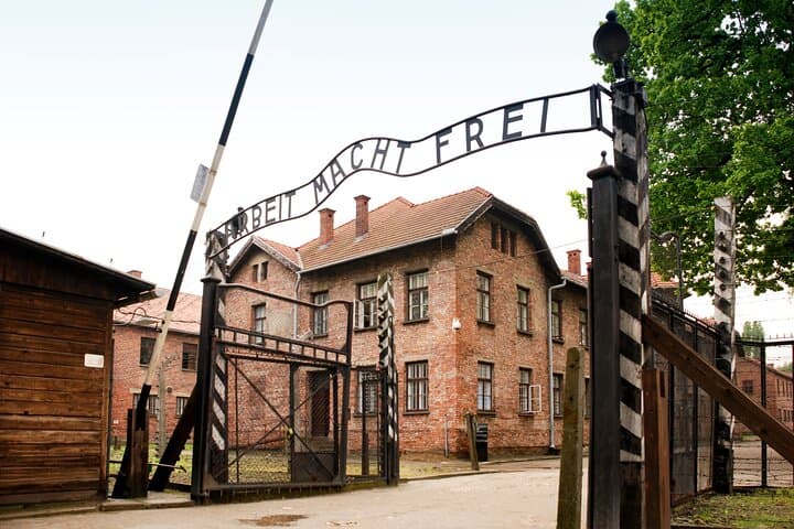 Auschwitz Birkenau tour with a Guidebook