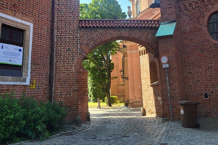 Private Wroclaw Ride Tour In Luxury Youngtimer Mercedes