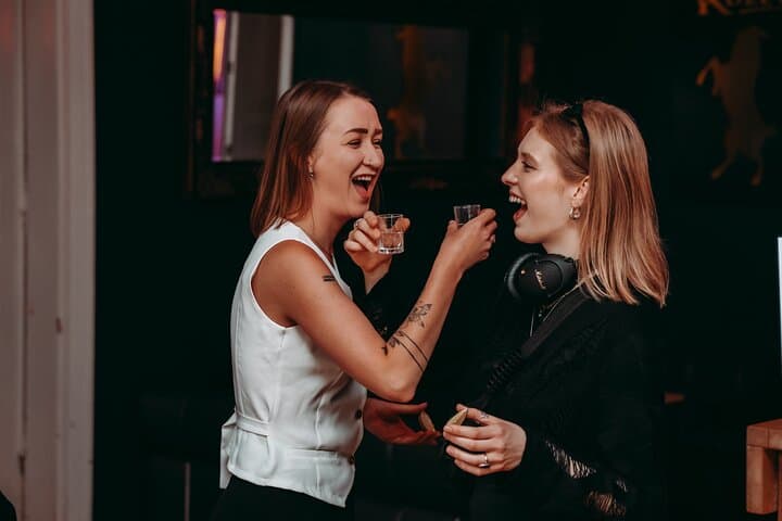 Krakow : Tipsy bar tour with 1 H open bar & karaoke 7:30 PM