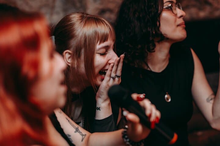 Krakow : Tipsy bar tour with 1 H open bar & karaoke 7:30 PM