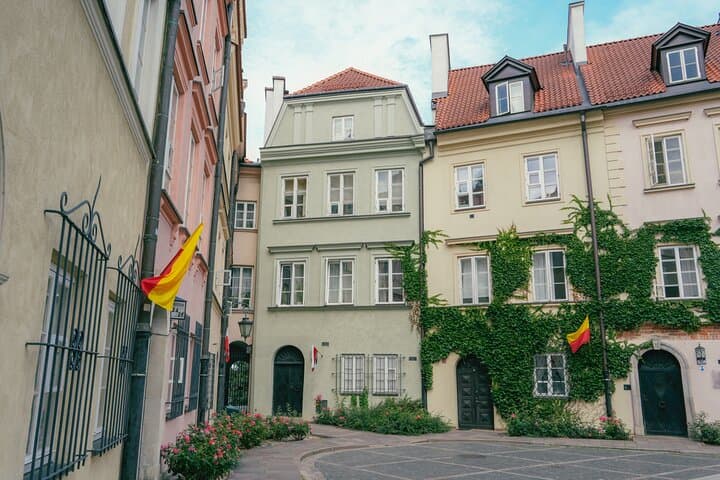 Warsaw Old Town Walking Tour with a Scenic Vistula Boat Ride