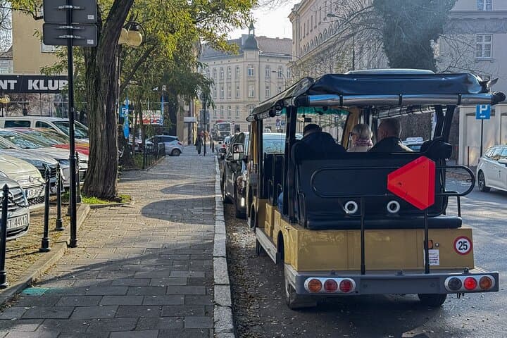 Krakow: Old Town Sightseeing by Golf Cart and Wawel Castle Guided Tour