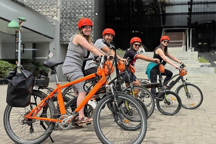 Krakow Bike Tour: Old Town & Kazimierz Guided(2h or 4h) New Bikes