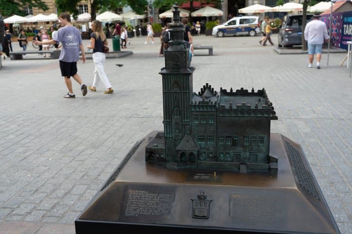 Krakow Walking Tour: Old Town & Wawel Castle